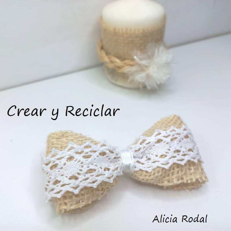 Si quieres aprender a hacer lazos o moños de maneras distintas para tus manualidades, para decorar su ropa o para cualquier cosa que se te ocurra, no te puedes perder este tutorial donde vas a aprender 10 formas básicas de hacer lazos de varias formas, tamaños, combinando diferentes materiales y con técnicas distintas. Diy