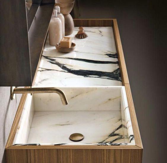 Lavabo de mármol y madera