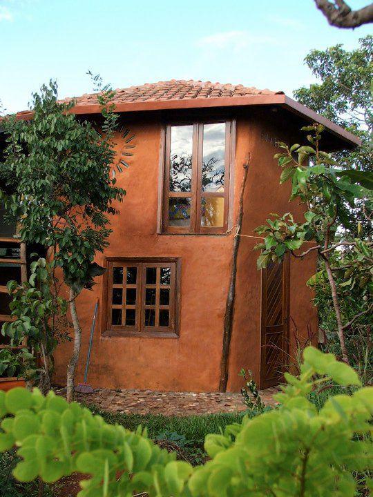 Diseños de casas de dos pisos construidas de adobe