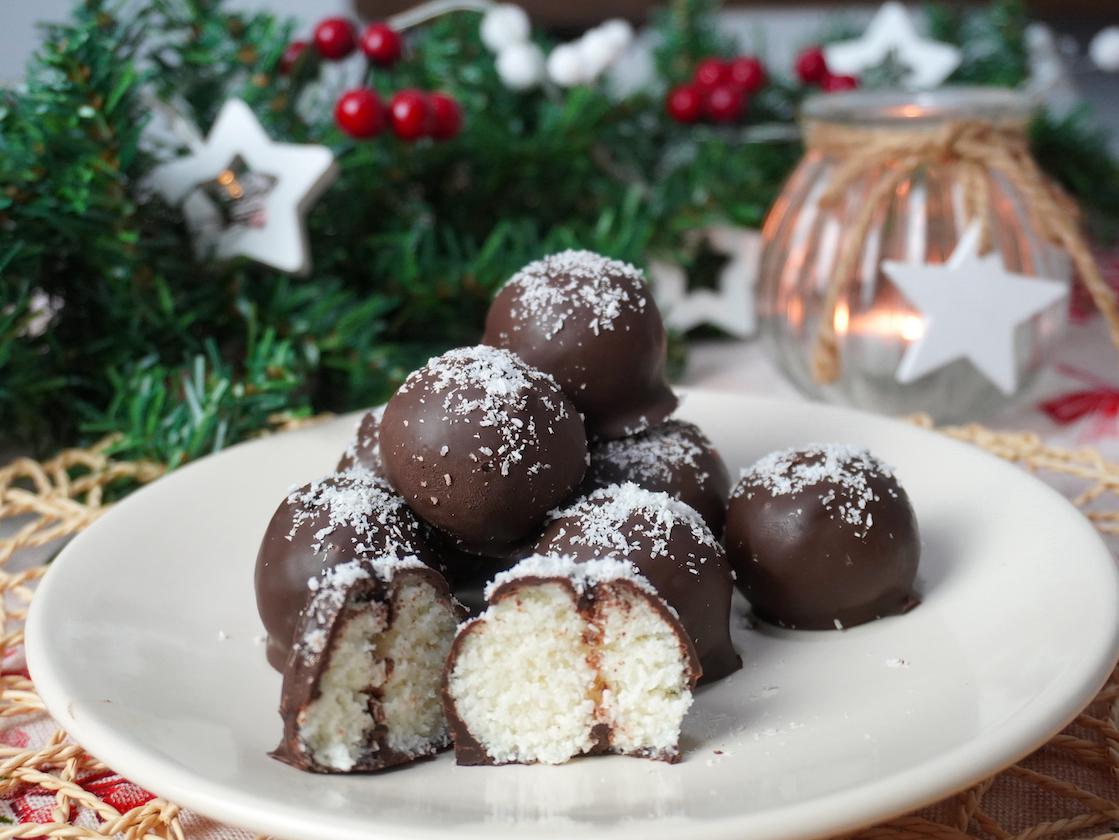 Bolitas de coco y chocolate sin lactosa para Navidad
