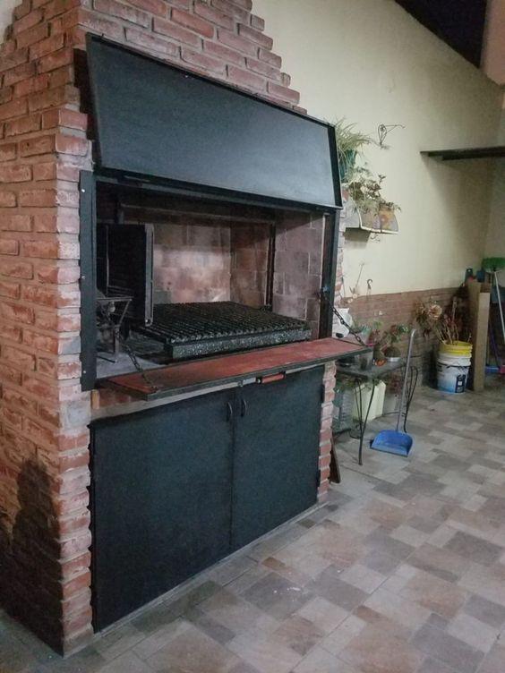 Una parrilla en acero