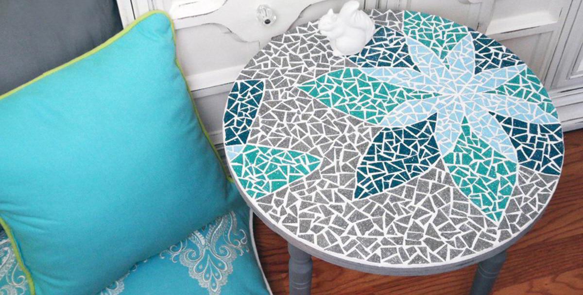 Una mesa mosaico artesanal