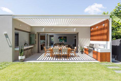 Terrazas en espacios abiertos conectadas con sala