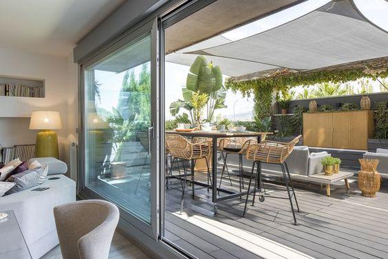 Terrazas en espacios abiertos conectadas con sala