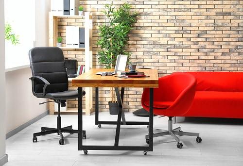 Algunos de los tips que debemos tener en cuenta, a la hora de decorar nuestra oficina para trabajar desde casa. Desde hace algunos años, la manera de trabajar a cambiado mucho y cada vez más vemos que las personas y las empresas se declinan por el teletrabajo.