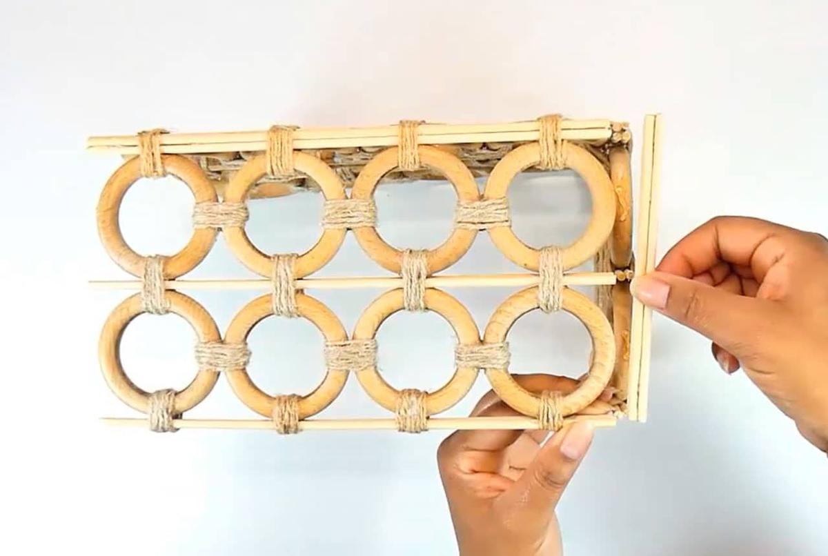 Cesta con aros de madera
