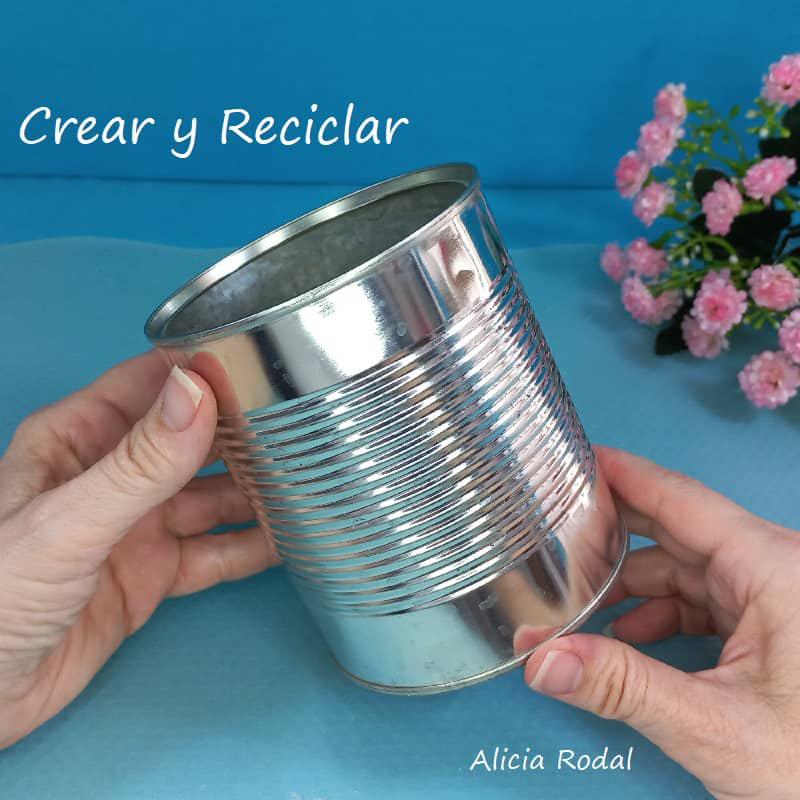 ¿Quieres aprender una manera fácil y muy creativa de decorar latas? En este tutorial te voy a enseñar ideas con latas de aluminio. Estas son manualidades fáciles para reutilizar latas. Con ella podemos hacer una linda decoración para nuestra casa, para vender o regalar. DIY