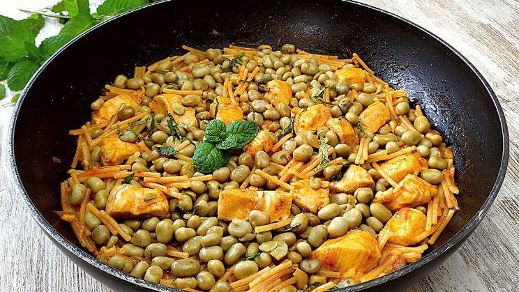 Fideos con pollo y habitas
