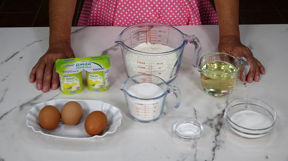 MAGDALENAS DE YOGUR. Una receta muy fácil que te va a sorprender, por su textura muy esponjosa y jugosa - Loli Domínguez - Foto 1