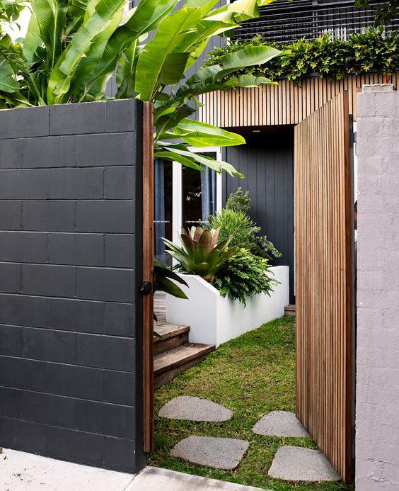 Ideas de puertas modernas con plantas