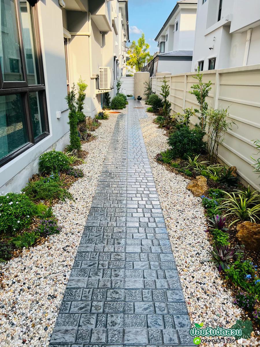 Decoración de patios laterales con grava blanca