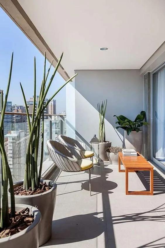 Macetas grandes en el piso para balcones