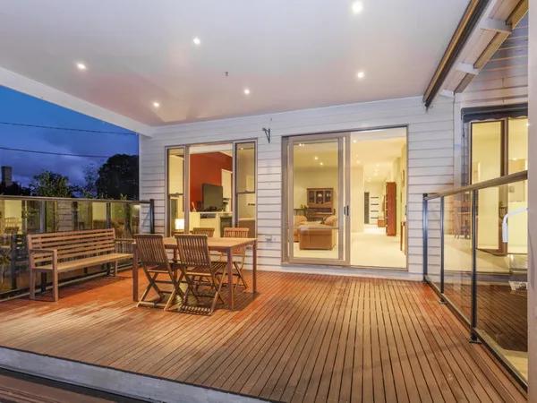 Ideas de diseño de plataformas para crear el lugar de reunión en exteriores