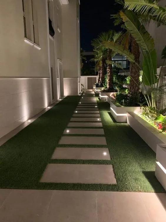 Jardines con pavimentación moderna