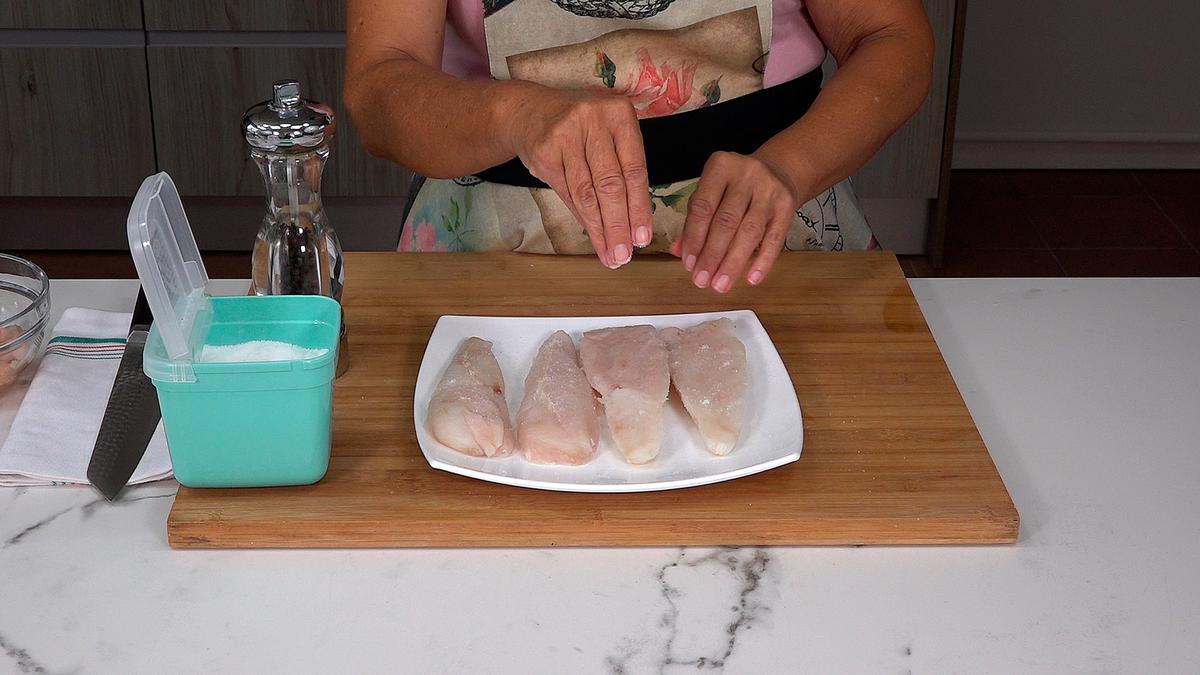 MERLUZA CON GAMBAS A LA MARINERA. Una receta fácil, rápida y económica, pero sobre todo deliciosa - Loli Domínguez - foto 1