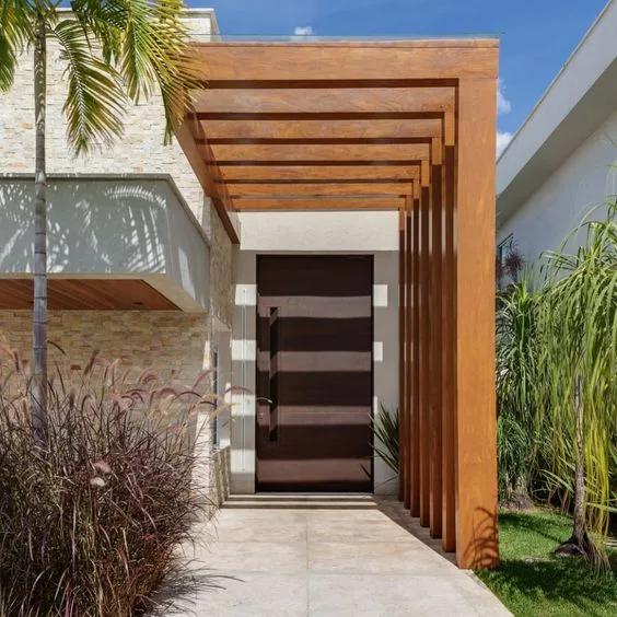 Entradas exteriores con porche o vestíbulo