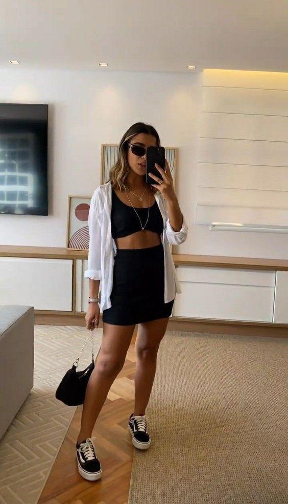 Outfits con faldas cortas color negro para verano