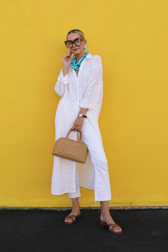 Ideas de looks en tonos claros para mujeres maduras