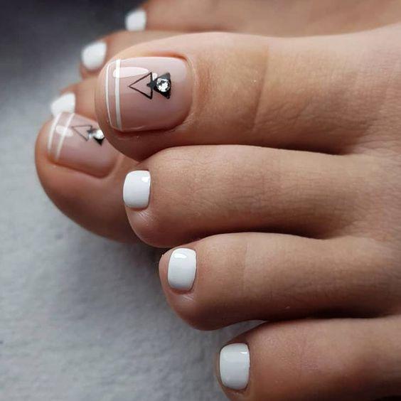 pedicure y diseños para unas pies de moda minimalistas