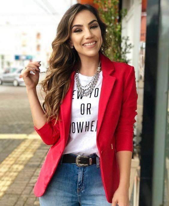 Outfits casuales con blazer rojo