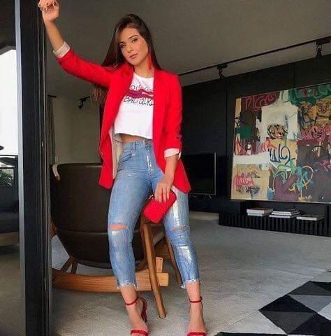 Outfits casuales con blazer rojo