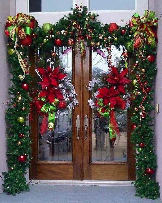 Arreglos para la entrada de la casa en navidad con noche buenas