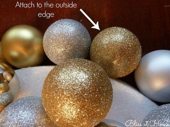 Como hacer Arreglos para la entrada de la casa en navidad con esferas