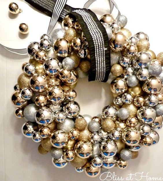 Como hacer Arreglos para la entrada de la casa en navidad con esferas