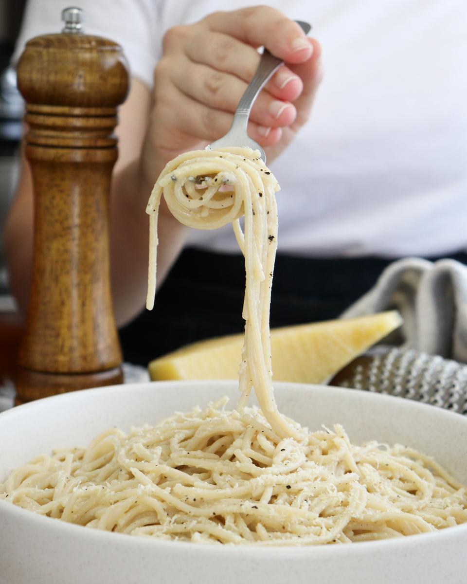 cacio pepe spaghetti