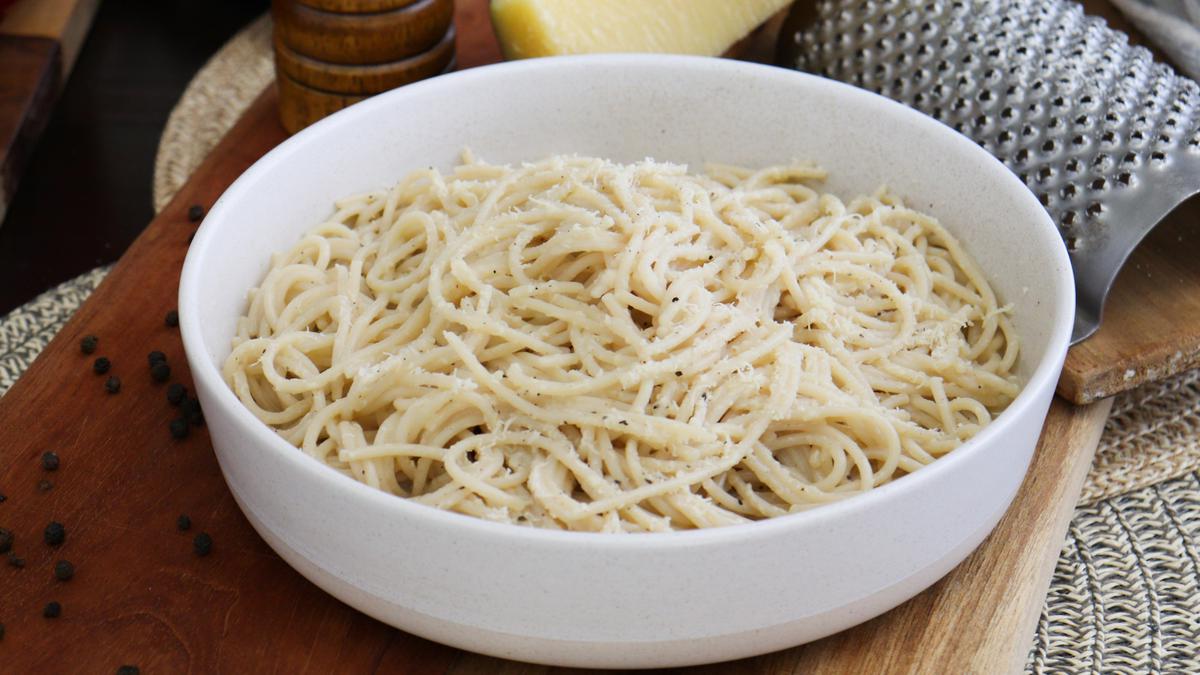 spaghetti cacio pepe facil rapida