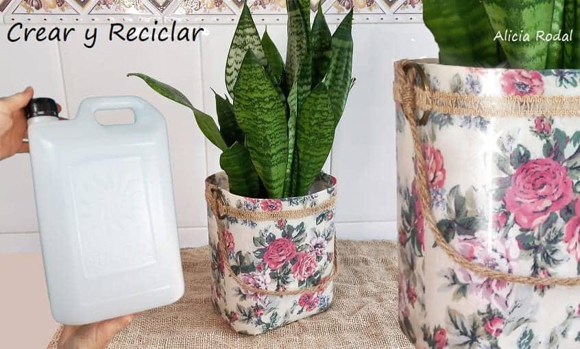 La decoración de nuestra casa debe representar quienes somos, reflejar nuestro estilo de vida, pero sobre debemos sentir a gusto en ella, a fin de cuenta es nuestro hogar. Los pequeños detalles decorativos son los que pueden marcar la diferencia, unas manualidades pueden cambiar radicalmente una habitación como el dormitorio, el salón, la cocina e incluso el cuarto de baño.