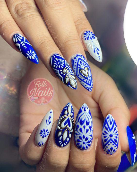Uñas para septiembre con Azulejos Talavera en Miniatura
