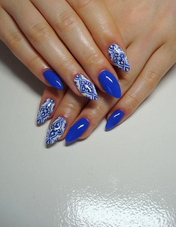 Uñas para septiembre con Azulejos Talavera en Miniatura