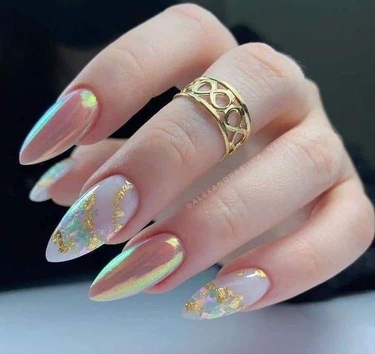 Uñas postizas tradicionales almendradas