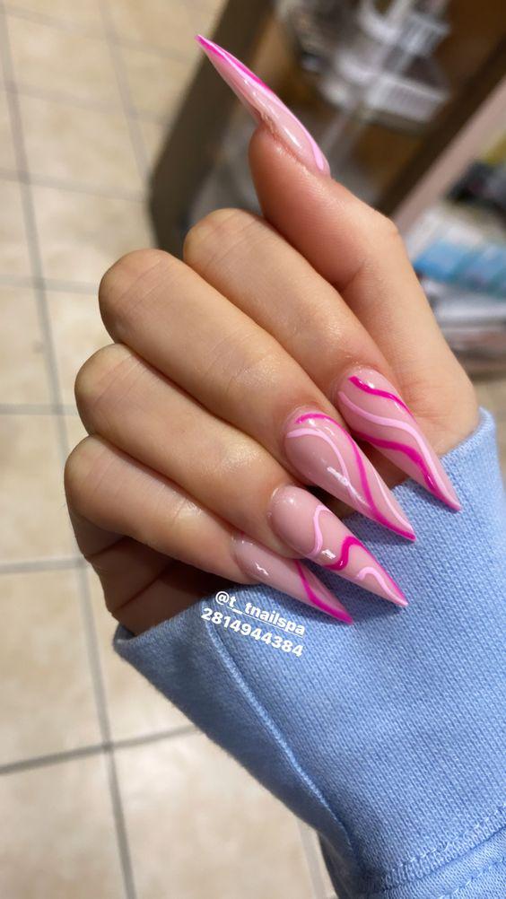 ¿Cómo se le llaman a las uñas puntiagudas?