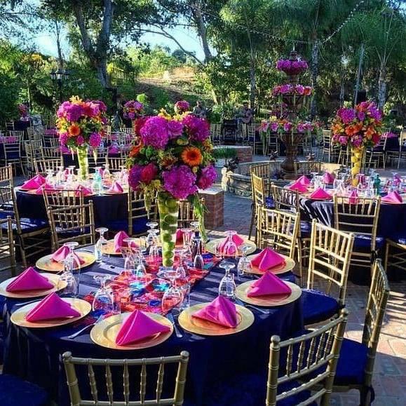 Decoración con detalles en tono fucsia