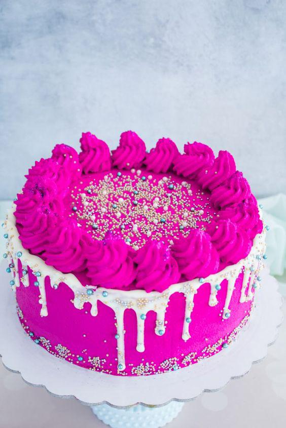 Pastel en tono fucsia para fiesta