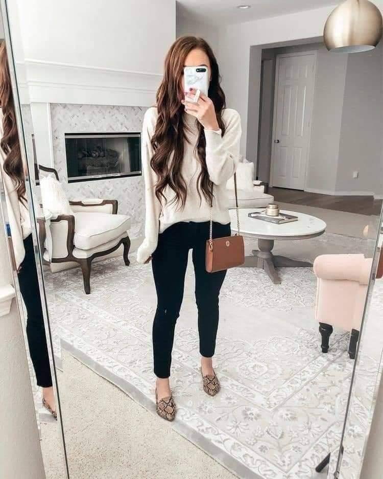 Outfits con sweaters en colores claros