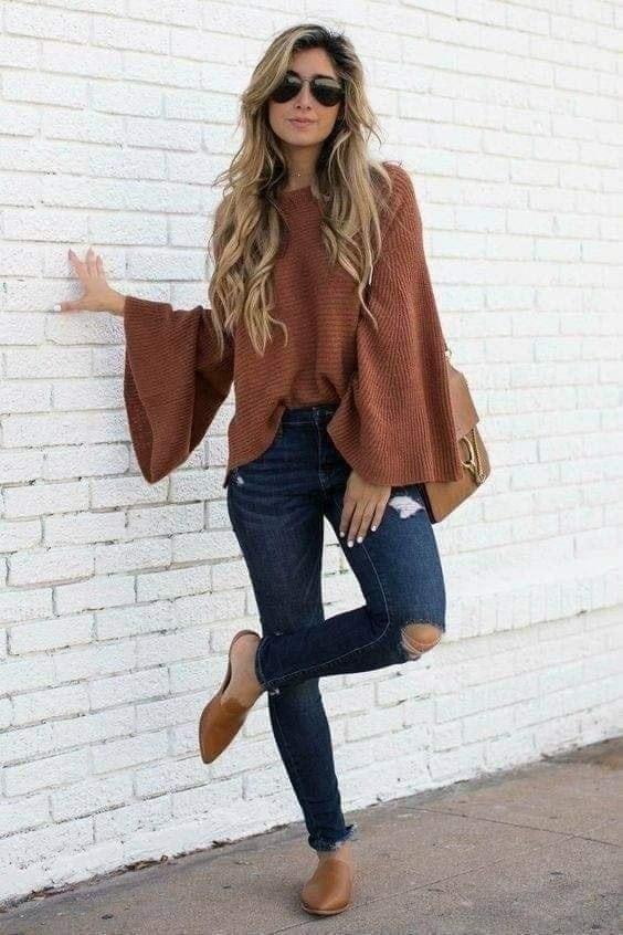 Looks casuales con suéter para mujeres maduras