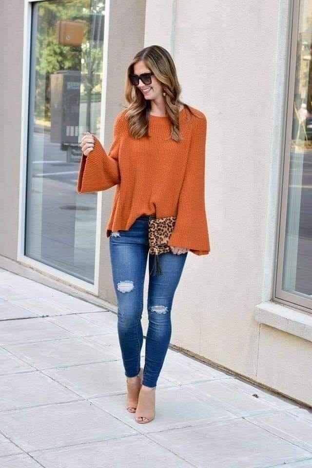 Looks casuales con suéter para mujeres maduras