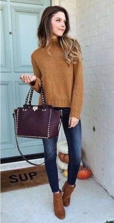 Looks casuales con suéteres cafés