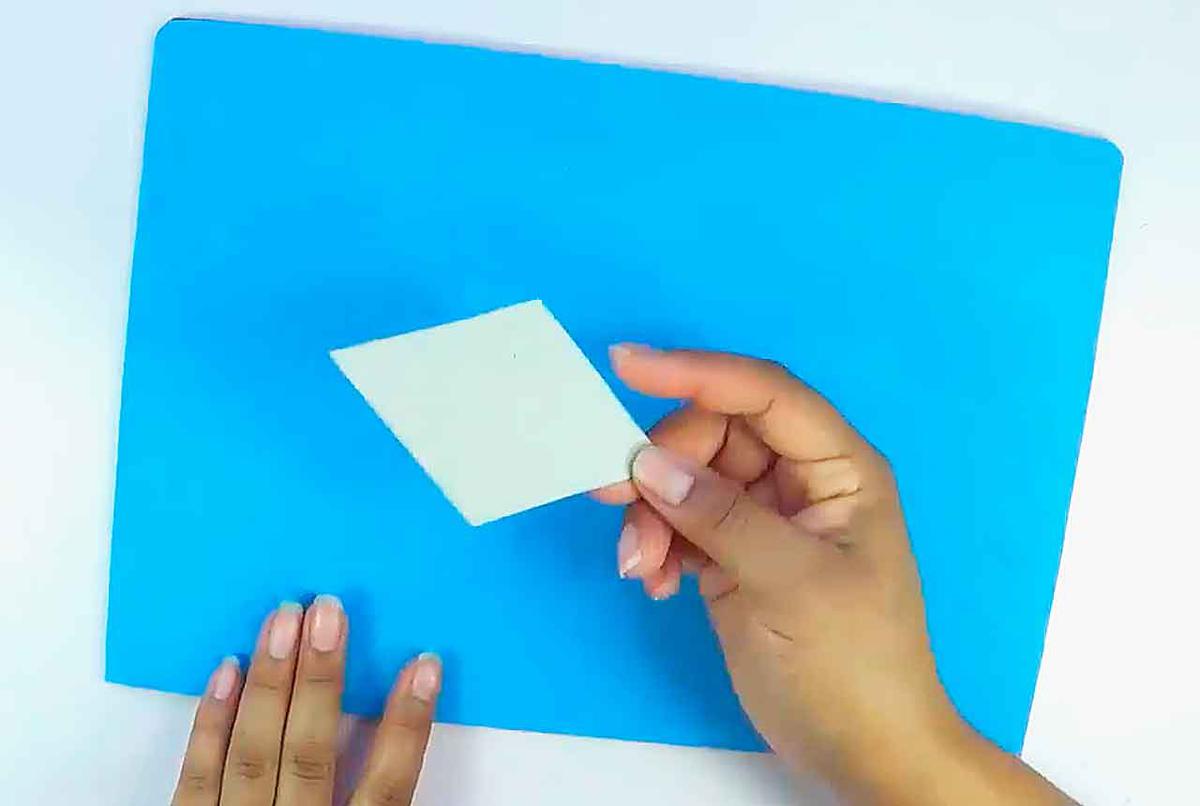 Decorar cuadernos con material reciclado