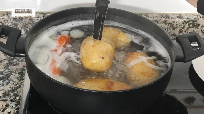 receta de ensaladilla de merluza paso 3