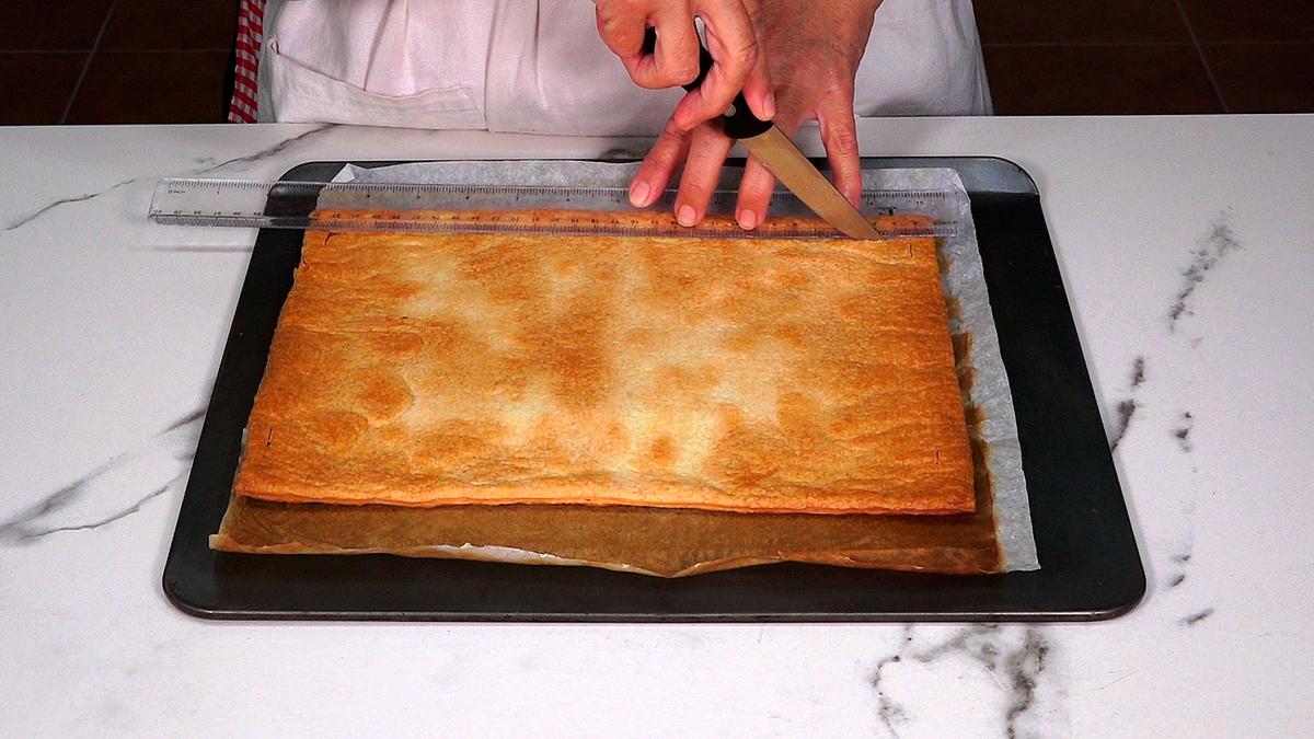 POSTRE DE HOJALDRE CON CREMA PARA NAVIDAD. Delicioso postre con hojaldre y crema además de otros ingredientes que lo hacen completamente irresistible - Loli Domínguez - Foto 4