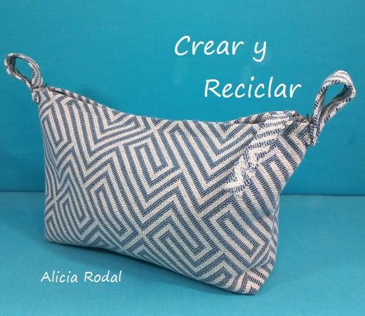 En esta publicación tutorial les quiero enseñar cómo hacer un neceser o pequeño bolso de tela y para qué lo hice, ya que me cumple una función súper práctica. Además, es rápido y fácil de hacer, como siempre, vamos a reutilizar materiales y objetos que tenemos en casa.