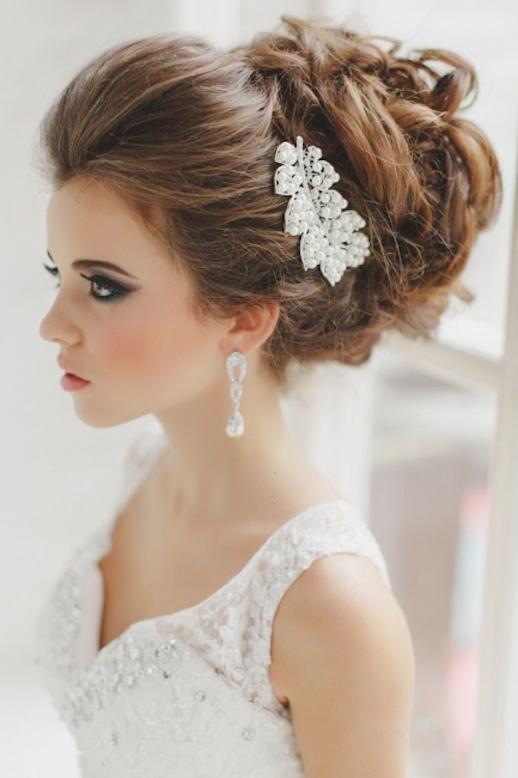 peinados-novia-pelo-recogido-mono-alto