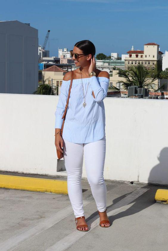 Outfits con blusas con hombros descubiertos y jeans blancos