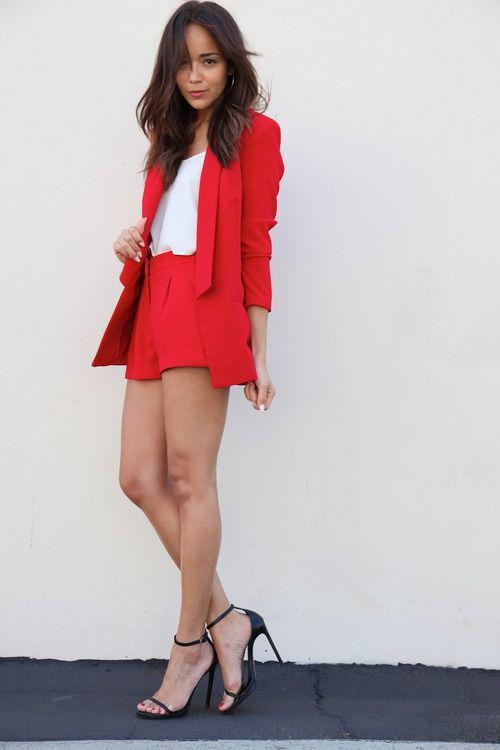 Usa conjuntos de short y blazer