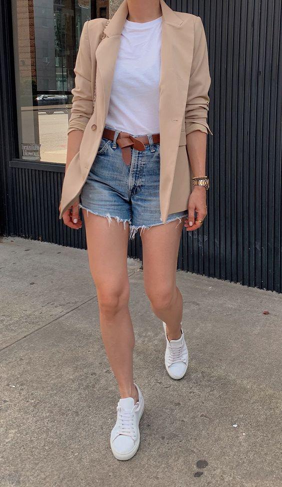 Combina shorts rotos con blazers
