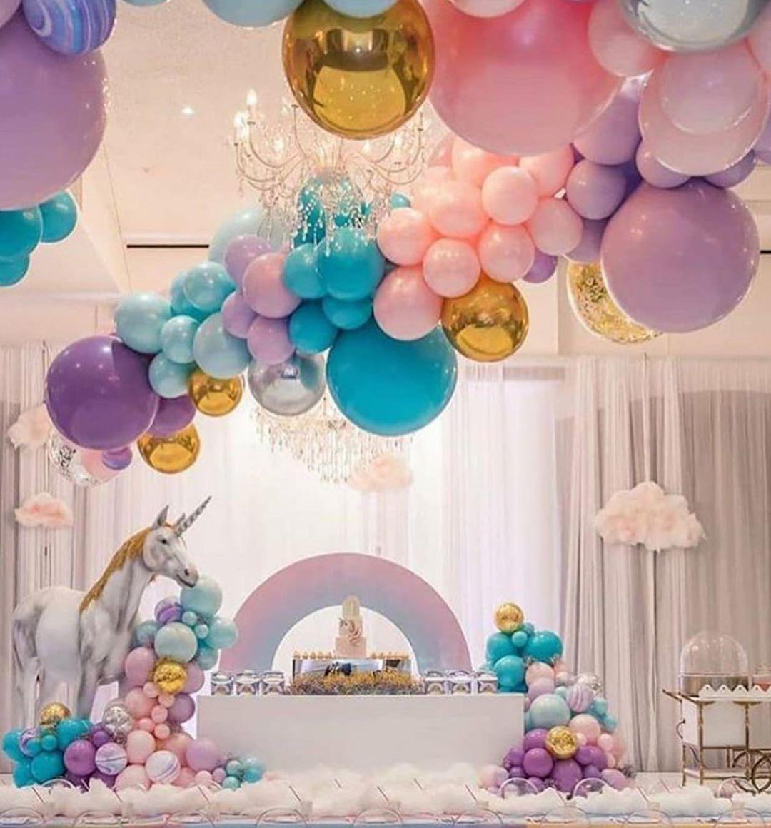 Decoración con globos en el techo